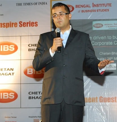 Chetan Bhagat delivering speech at BIBS